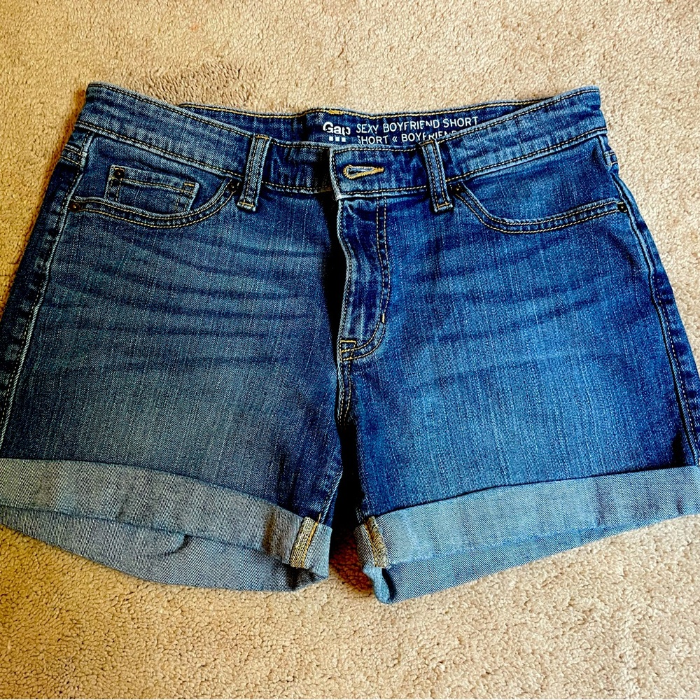 Gap sexy boyfriend jean short size 4